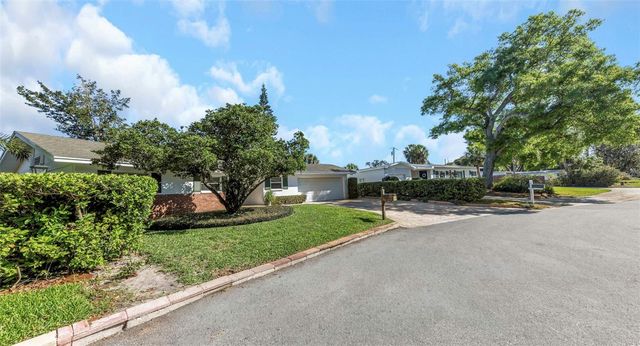 6613 FLAMINGO WAY S, St Petersburg, FL 33707