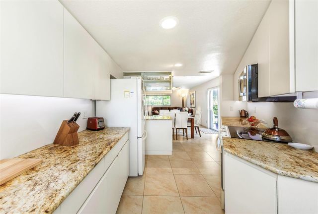 6613 FLAMINGO WAY S, St Petersburg, FL 33707