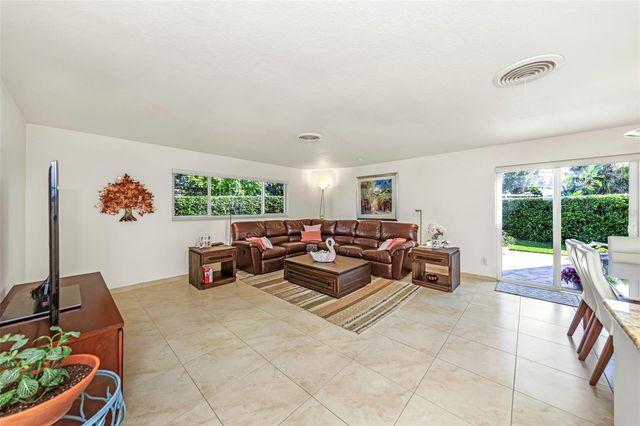 6613 FLAMINGO WAY S, St Petersburg, FL 33707