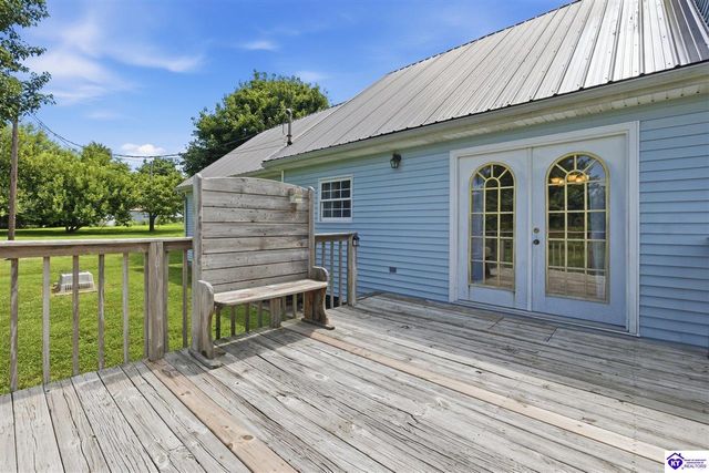 367 S Black Branch Road, Cecilia, KY 42724