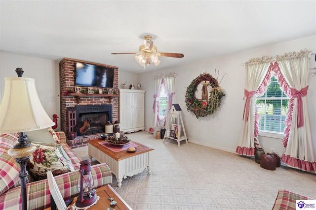 367 S Black Branch Road, Cecilia, KY 42724