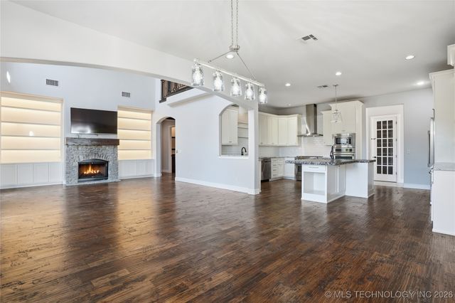 12014 S Kingston Place, Tulsa, OK 74137