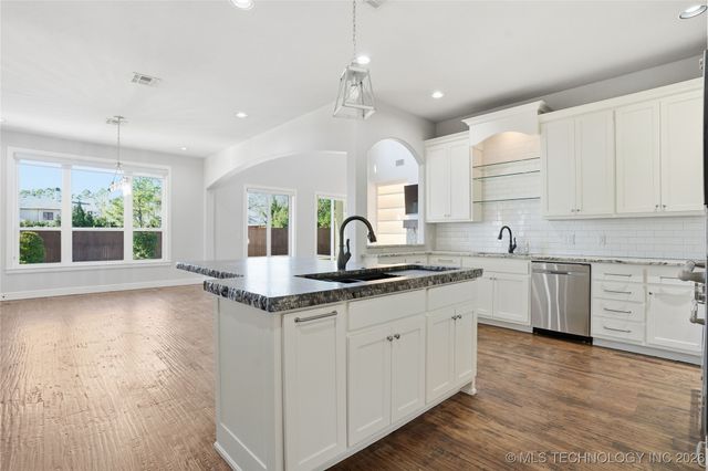 12014 S Kingston Place, Tulsa, OK 74137