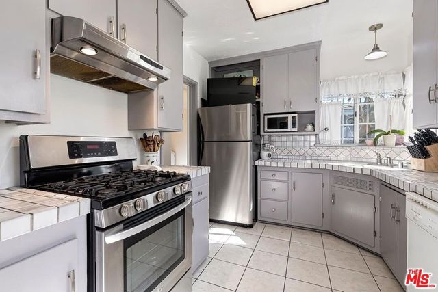 2218 S Genesee Avenue, Los Angeles, CA 90016