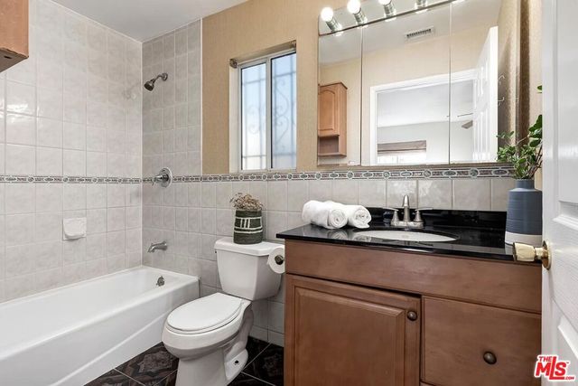 2218 S Genesee Avenue, Los Angeles, CA 90016