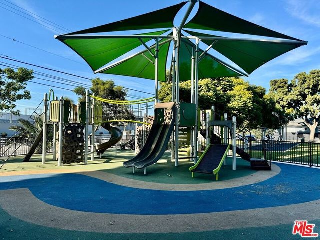 2218 S Genesee Avenue, Los Angeles, CA 90016