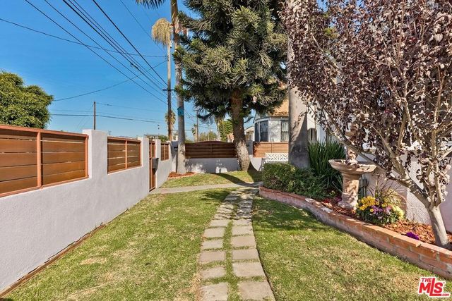 2218 S Genesee Avenue, Los Angeles, CA 90016