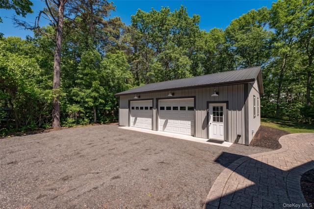 22 Cricket Court, Wading River, NY 11792