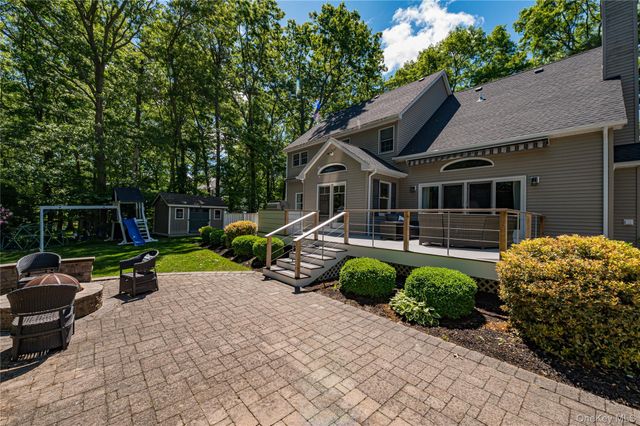 22 Cricket Court, Wading River, NY 11792