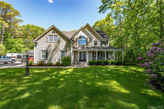 22 Cricket Court, Wading River, NY 11792