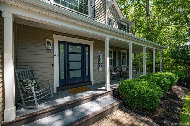 22 Cricket Court, Wading River, NY 11792