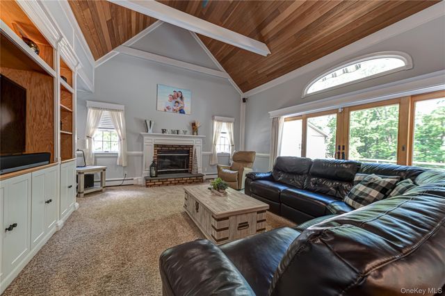 22 Cricket Court, Wading River, NY 11792