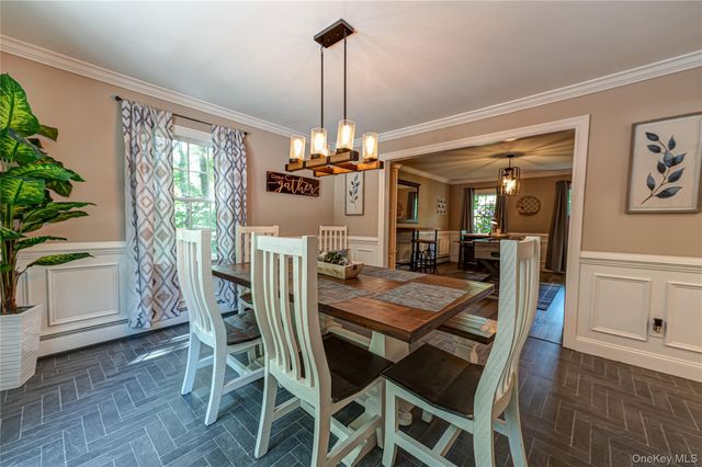 22 Cricket Court, Wading River, NY 11792