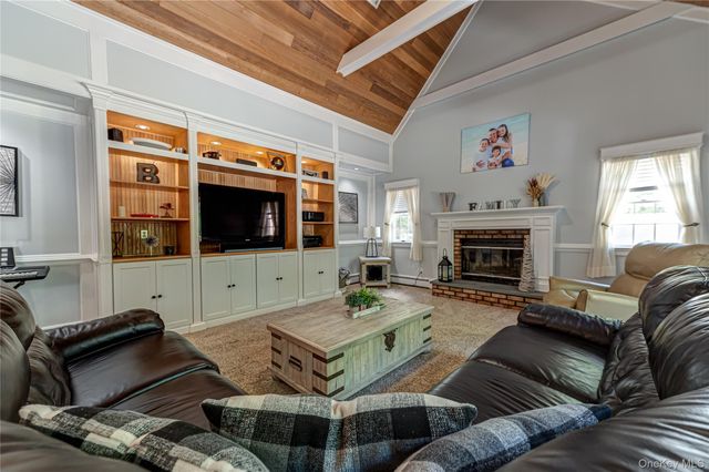 22 Cricket Court, Wading River, NY 11792