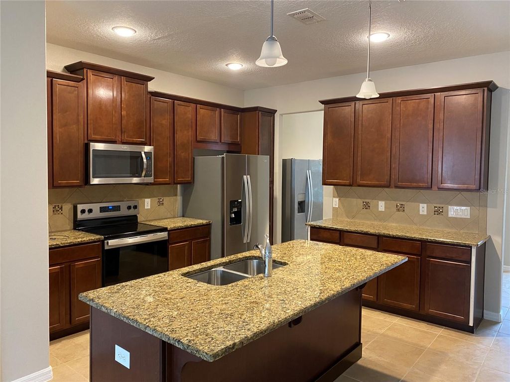 Image 3 of property listing at 8521 VEDDER LANE, Orlando, FL 32832