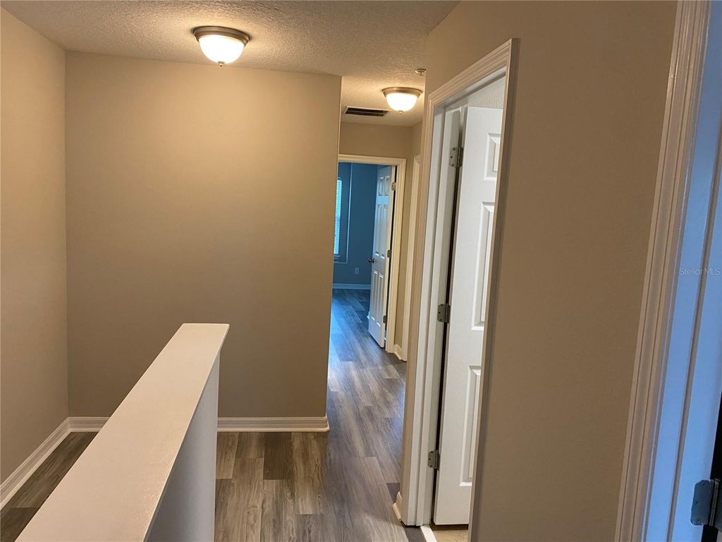 Image 5 of property listing at 8521 VEDDER LANE, Orlando, FL 32832