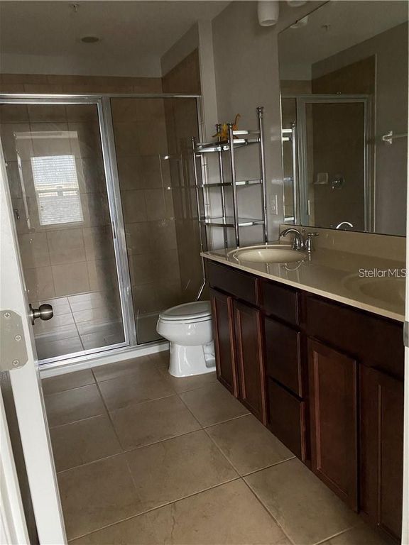 Image 7 of property listing at 8521 VEDDER LANE, Orlando, FL 32832