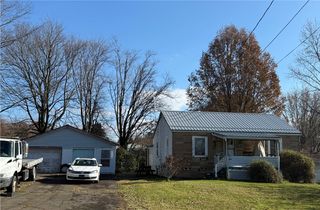 327 Lincoln Ave, Farrell, PA 16121