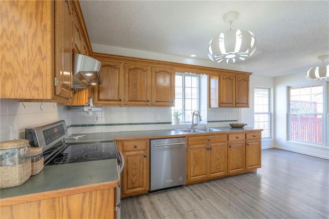 1833 Mourning Dove Drive, Liberty, MO 64068