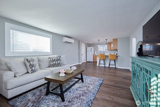 103 SE Mountain View Drive, College Place, WA 99324