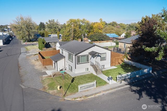 103 SE Mountain View Drive, College Place, WA 99324