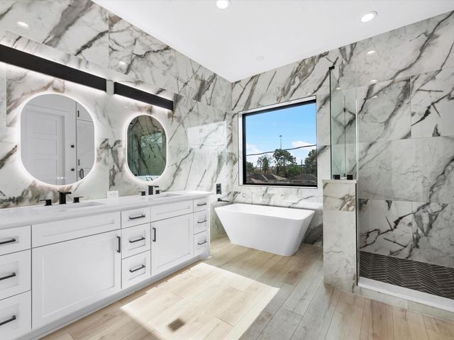 943 W 31st Street, Houston, TX 77018