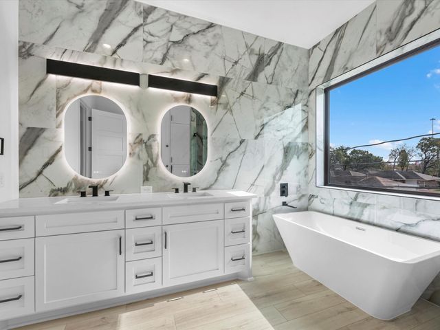 943 W 31st Street, Houston, TX 77018