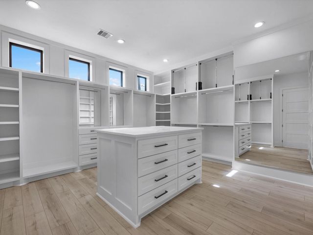 943 W 31st Street, Houston, TX 77018