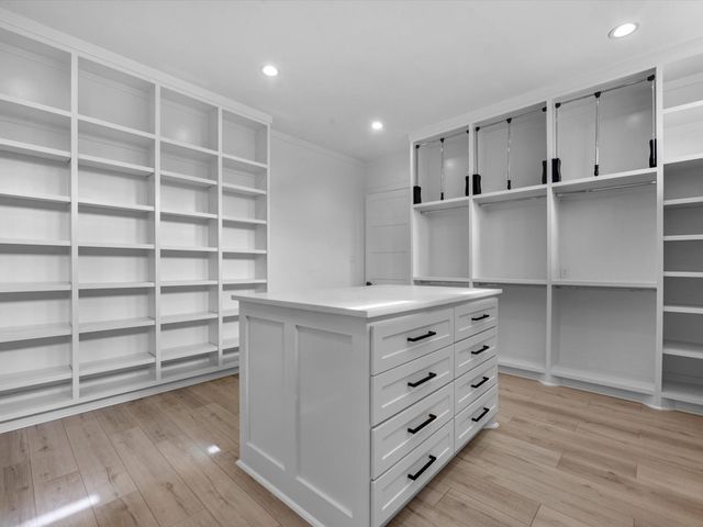 943 W 31st Street, Houston, TX 77018