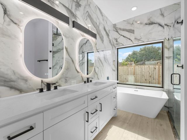 943 W 31st Street, Houston, TX 77018