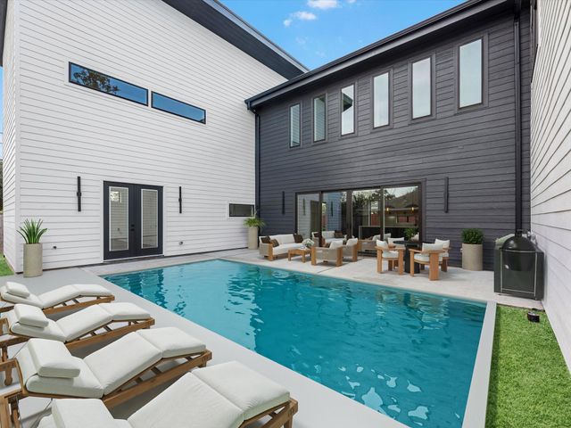 943 W 31st Street, Houston, TX 77018