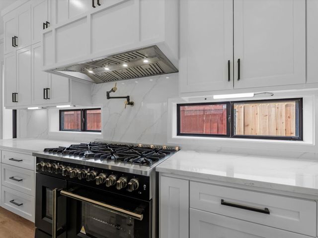 943 W 31st Street, Houston, TX 77018