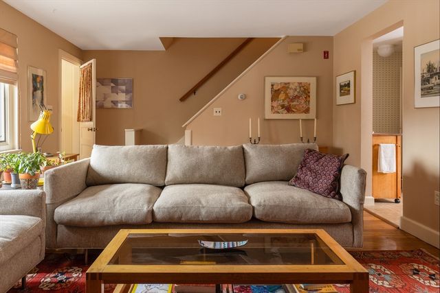 11 Kent Square 11, Brookline, MA 02446