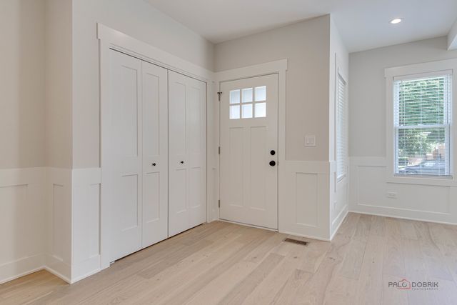 5748 W Eastwood Avenue, Chicago, IL 60630
