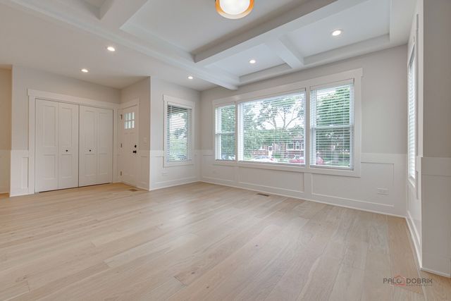5748 W Eastwood Avenue, Chicago, IL 60630