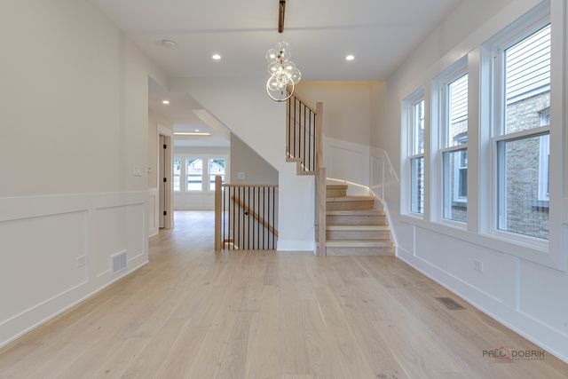 5748 W Eastwood Avenue, Chicago, IL 60630