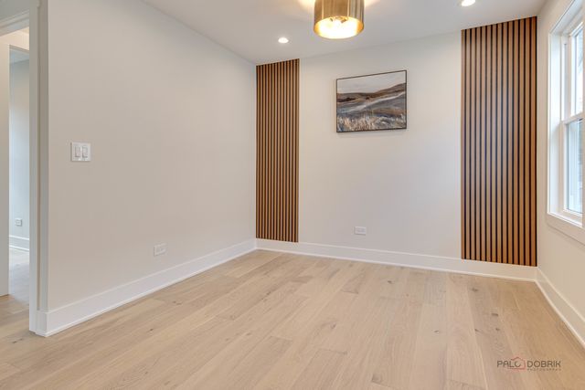 5748 W Eastwood Avenue, Chicago, IL 60630
