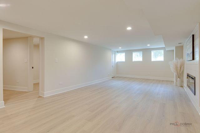 5748 W Eastwood Avenue, Chicago, IL 60630