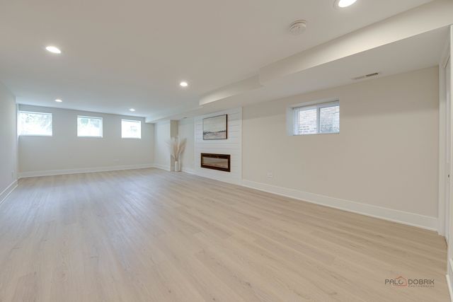 5748 W Eastwood Avenue, Chicago, IL 60630