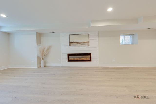 5748 W Eastwood Avenue, Chicago, IL 60630