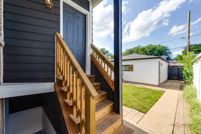 5748 W Eastwood Avenue, Chicago, IL 60630