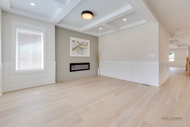 5748 W Eastwood Avenue, Chicago, IL 60630