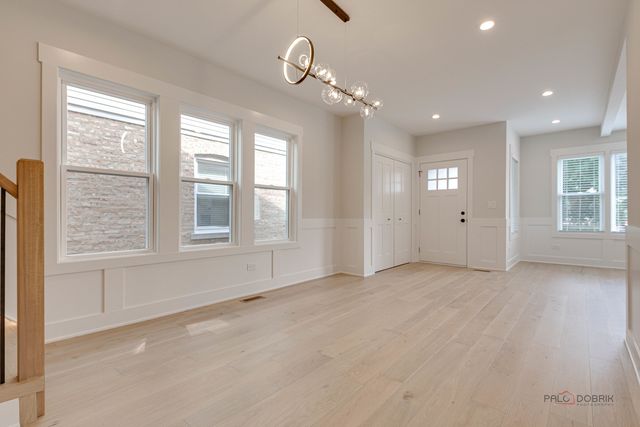 5748 W Eastwood Avenue, Chicago, IL 60630