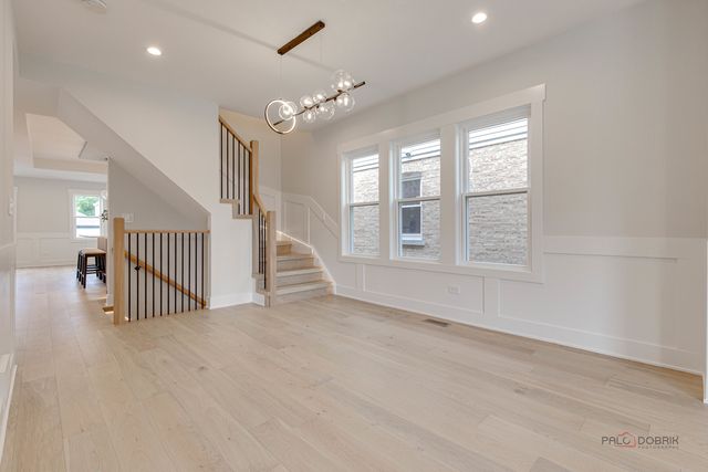 5748 W Eastwood Avenue, Chicago, IL 60630