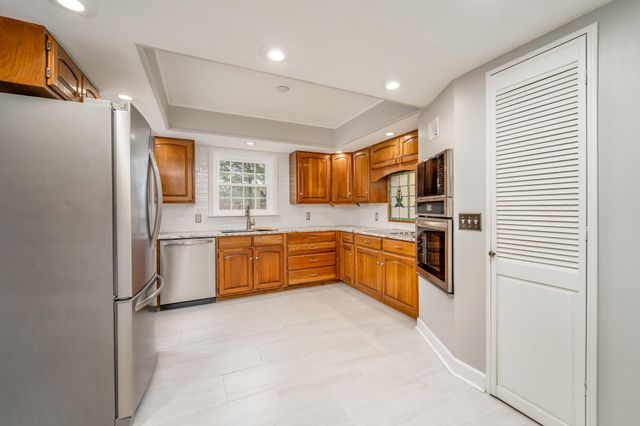 36 Melody Ln, Wellington, KS 67152