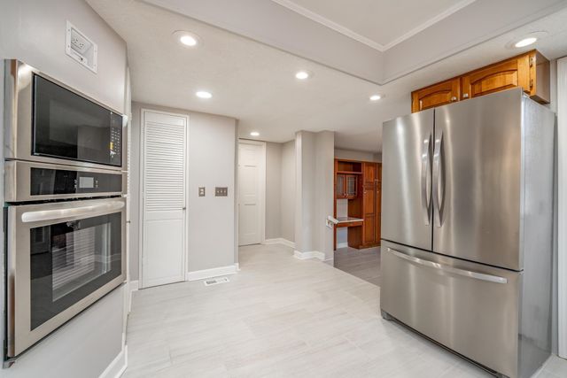 36 Melody Ln, Wellington, KS 67152