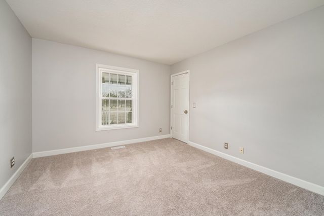 36 Melody Ln, Wellington, KS 67152