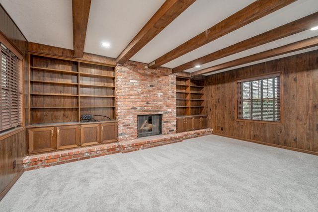 36 Melody Ln, Wellington, KS 67152