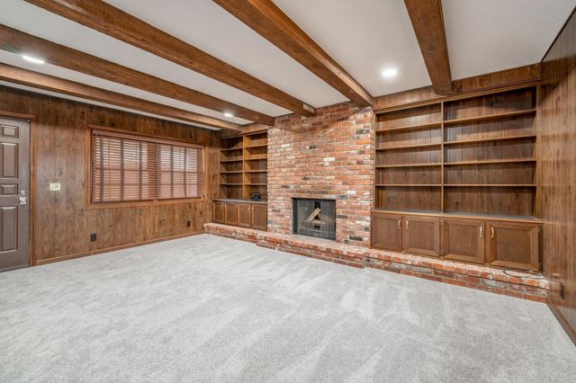 36 Melody Ln, Wellington, KS 67152