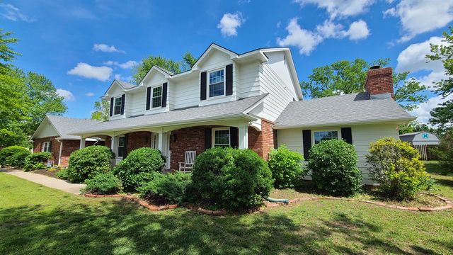 36 Melody Ln, Wellington, KS 67152